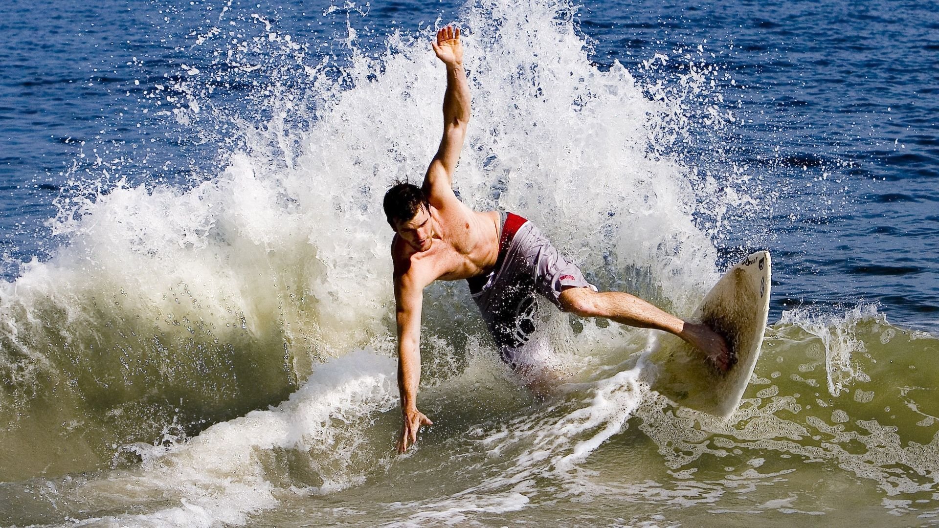 开云体育开云-“华金·托比利亚的高效防守与团队协作,为美洲狮队赢得宝贵胜利”